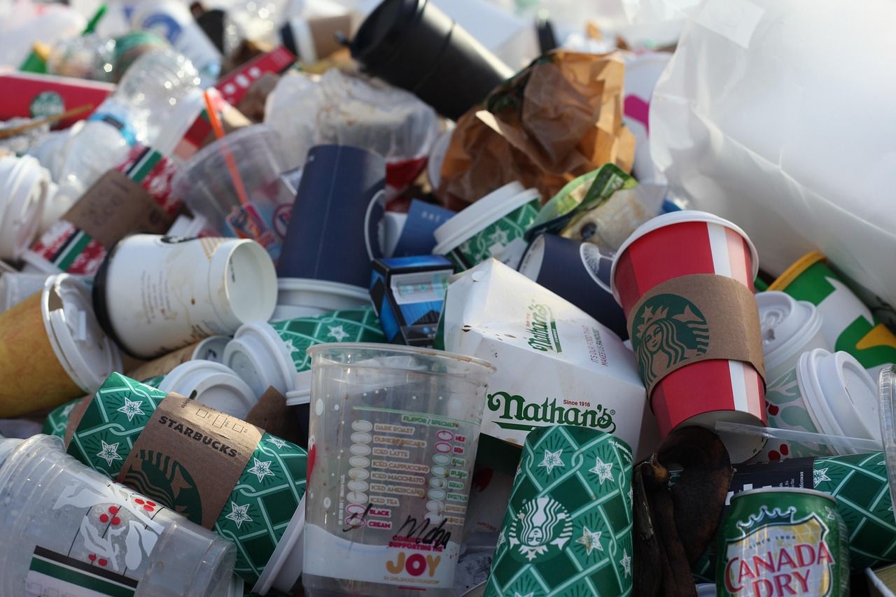 découvrez l'impact environnemental de la fast fashion et comment cette industrie influence la pollution, la consommation d'eau et les déchets textiles.